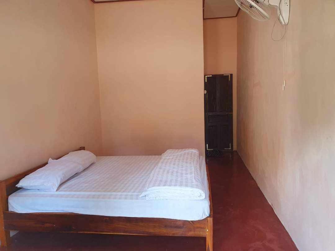 Khounxok Guesthouse Nong Khiaw Bagian luar foto
